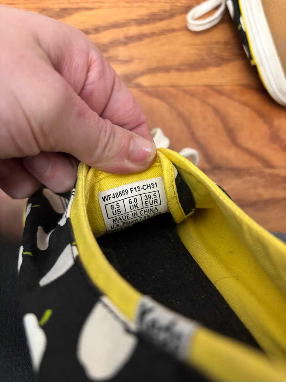 Kate Spade x Keds White Black Yellow Apple Print Canvas Sneaker Women’s Size 8.5 - Picture 9 of 10